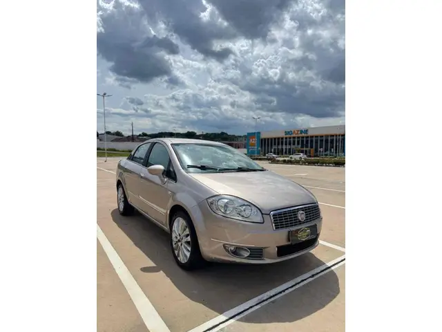 Carro Fiat Linea 2012 Absolute 1.8 16V Dualogic (Flex)