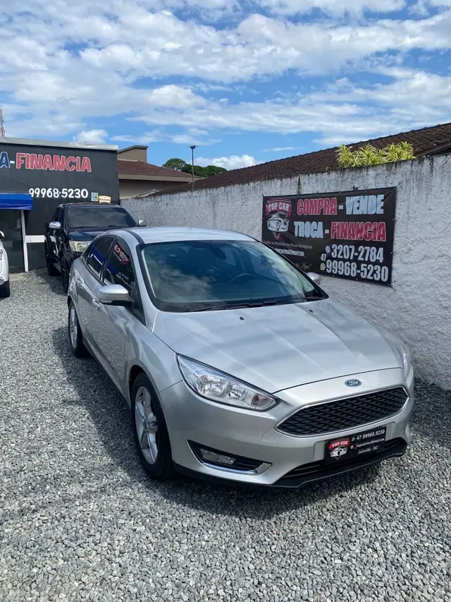 Carro Ford Focus Hatch 2016 SE Plus 2.0 PowerShift
