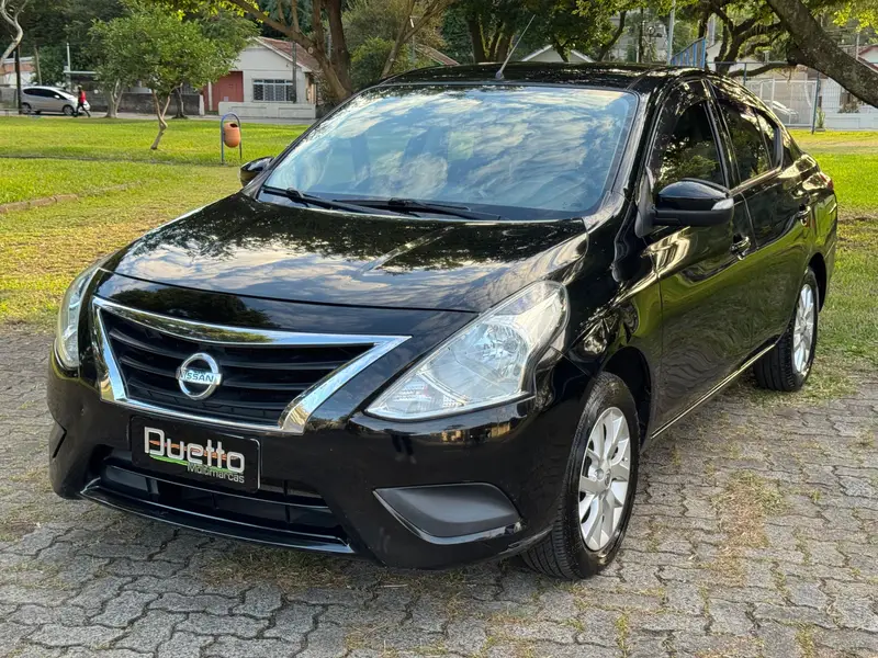 Nissan Versa 1.6 16V SV (Flex)
