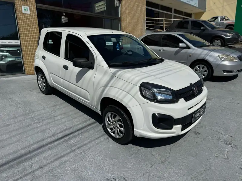 Fiat Uno Attractive 1.0 8V (Flex) 4p