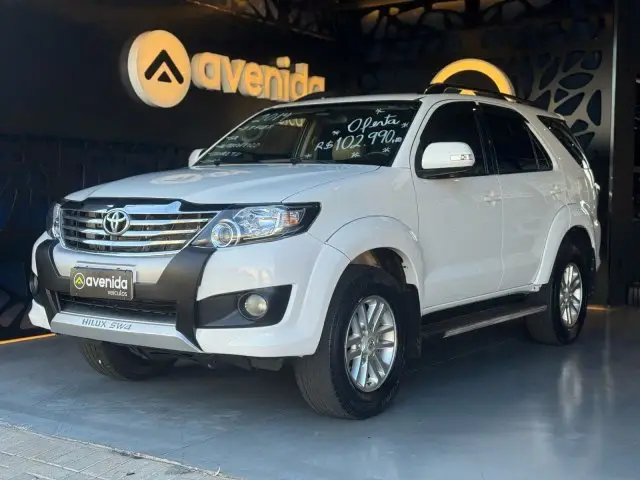 Carro Toyota Hilux SW4 2014 2.7 4x2 SR (Flex)