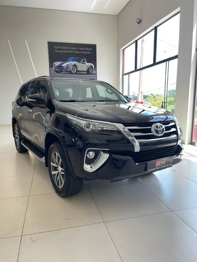 Carro Toyota SW4 2017 2.8 TDI SRX 5L 4x4 (Aut)