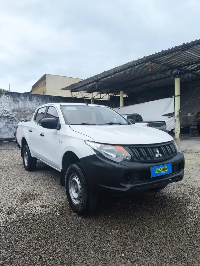 Carro Mitsubishi L200 Triton Sport 2022 GL 2.4 DID-H 4x4 (Aut)
