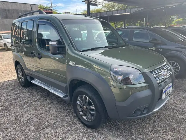 Carro Fiat Doblò 2016 Adventure 1.8 16V (Flex)