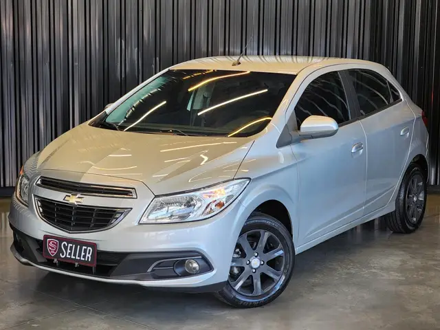 Carro Chevrolet Onix 2013 1.0 LT SPE/4