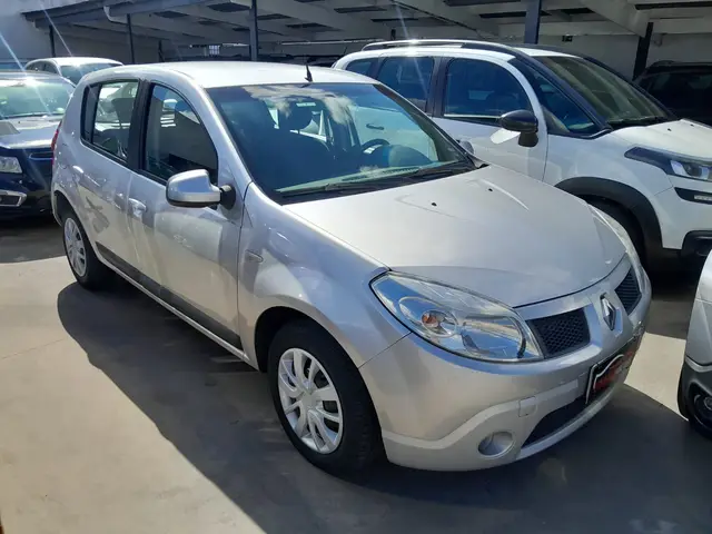 Carro Renault Sandero 2010 Privilège 1.6 8V Hi-Torque (flex)
