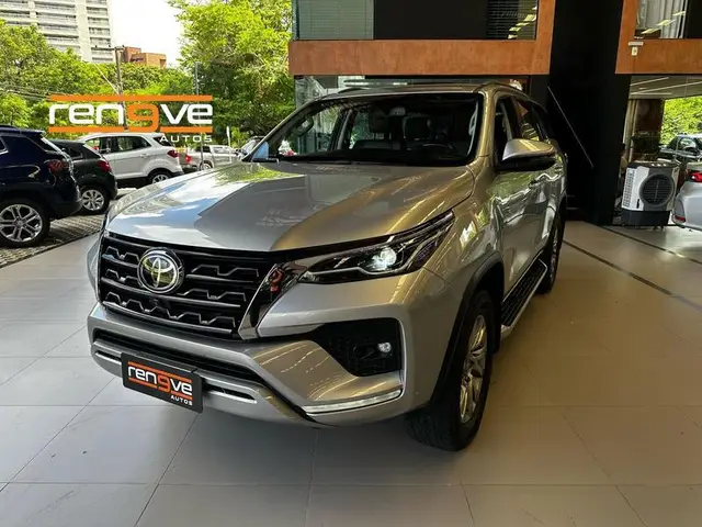 Carro Toyota SW4 2022 SRX 2.8 turbodiesel 7L 4x4 (Aut)