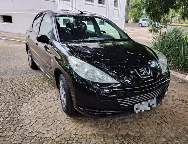 Carro Peugeot 207 2012 Hatch XR 1.4 8V (flex) 4p