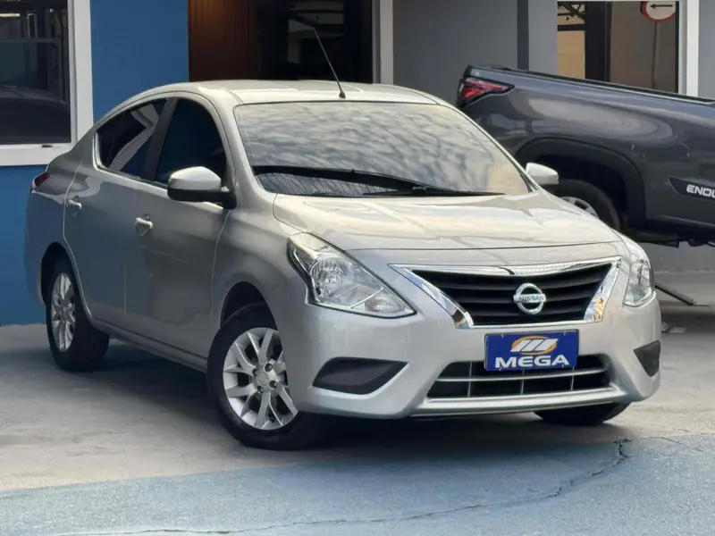 Nissan Versa 1.6 16V SV (Flex)