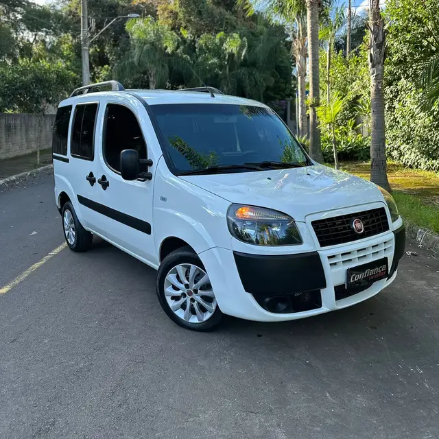 Carro Fiat Doblò 2020 Essence 1.8 16V (Flex)
