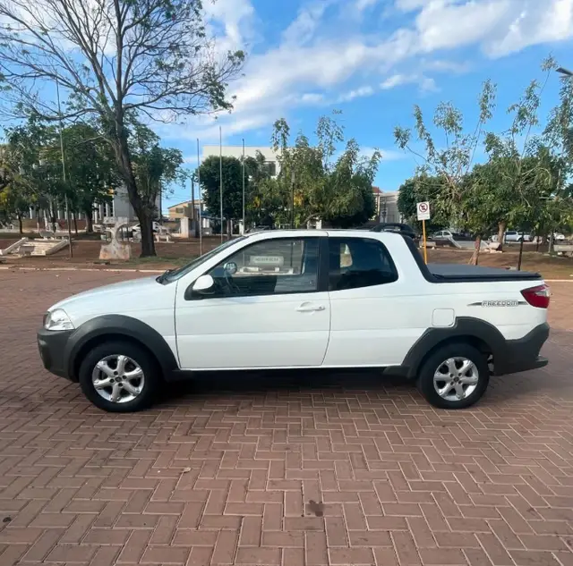 Carro Fiat Strada 2020 Freedom 1.4 CD (Flex)