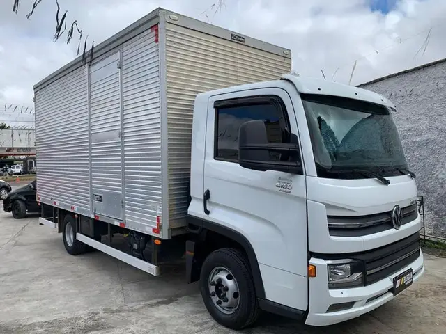 Carro Volkswagen 6.160 2023 Delivery 4x2