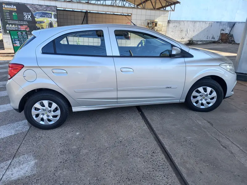 Chevrolet Onix 1.0 LT SPE/4