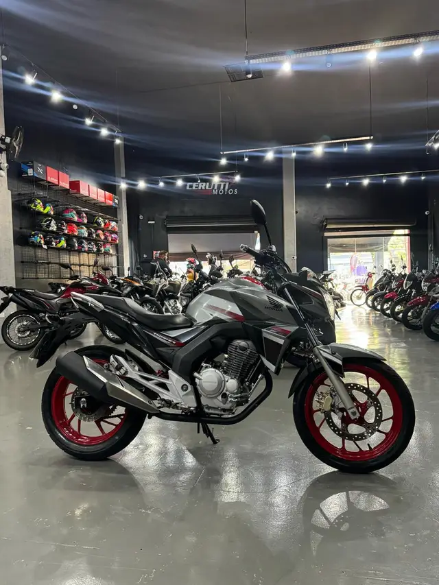 Moto Honda CB 250F Twister 2018 Standard
