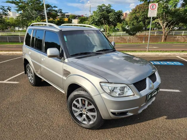 Carro Mitsubishi Pajero TR4 2013 2.0 16V 4x2 (Flex)