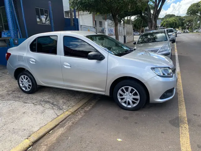 Carro Renault Logan 2018 Authentique 1.0 12V SCe (Flex)