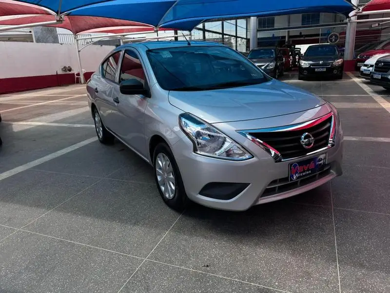 Nissan Versa 1.6 16V V-Drive (Flex)