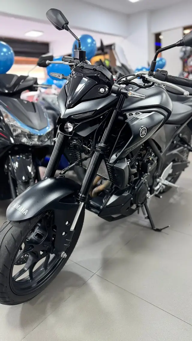 Carro Yamaha MT-03 2024 ABS