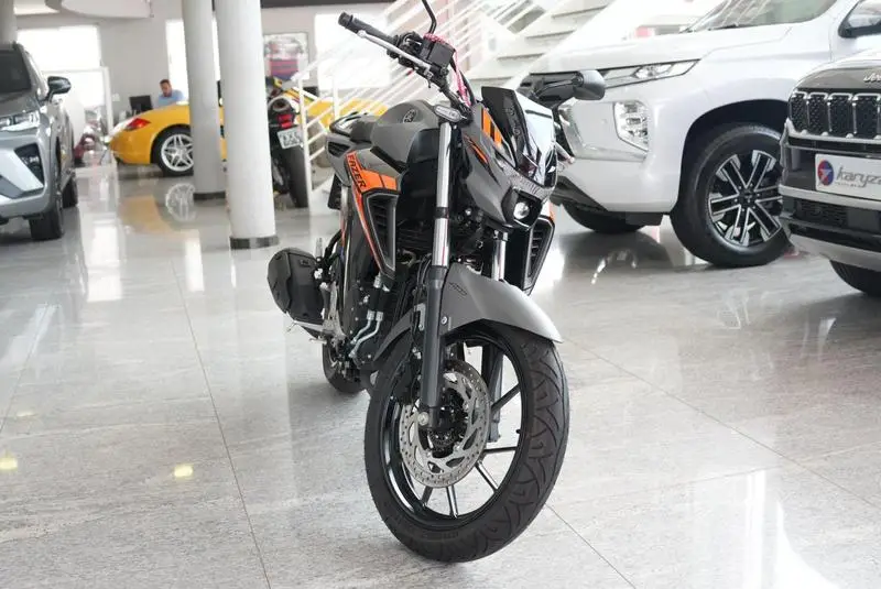 Yamaha Fazer FZ25 Connected