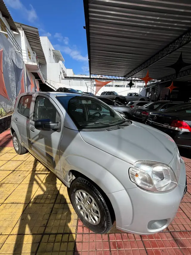 Carro Fiat Uno 2014 Vivace College 1.0 8V (Flex) 4p