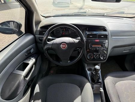 Linea Essence 1.8 16V (Flex)
