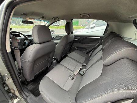 Punto Essence 1.6 16V (Flex)