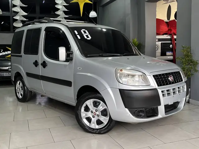 Carro Fiat Doblò 2018 Essence 1.8 7L (Flex)