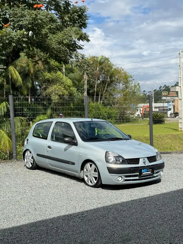 Carro Renault Clio 2004 Hatch. Authentique 1.0 8V