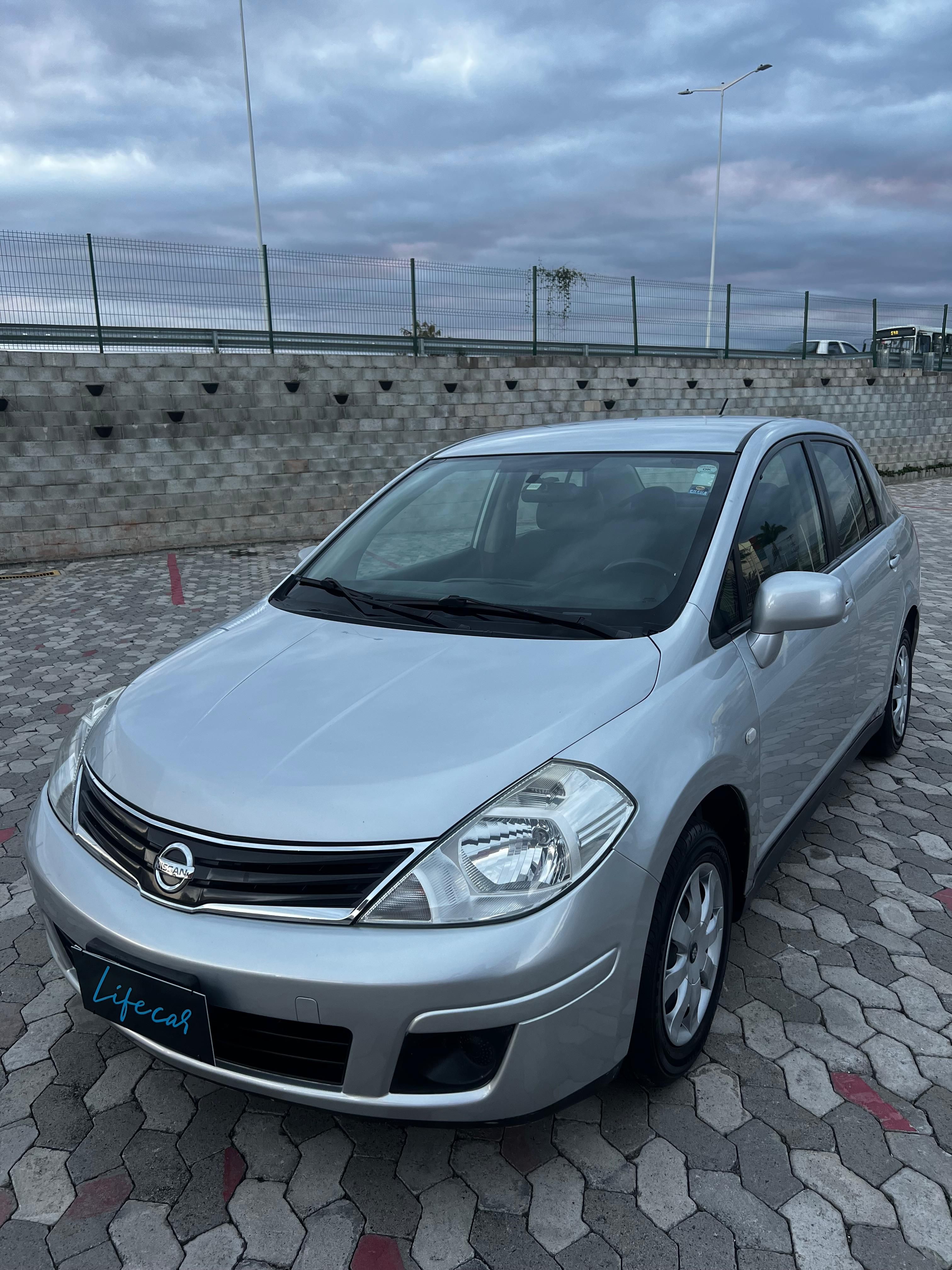 Nissan Tiida Sedan