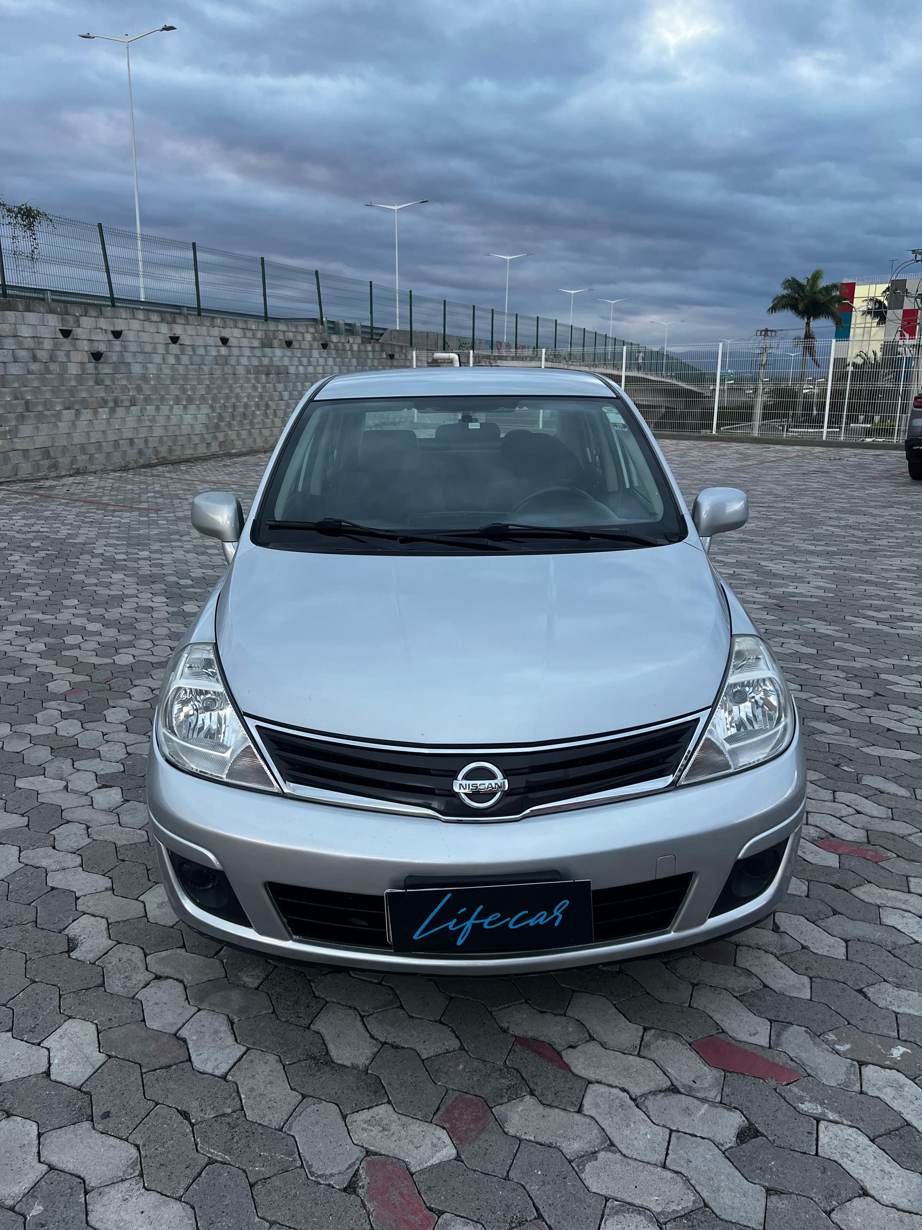 Nissan Tiida Sedan