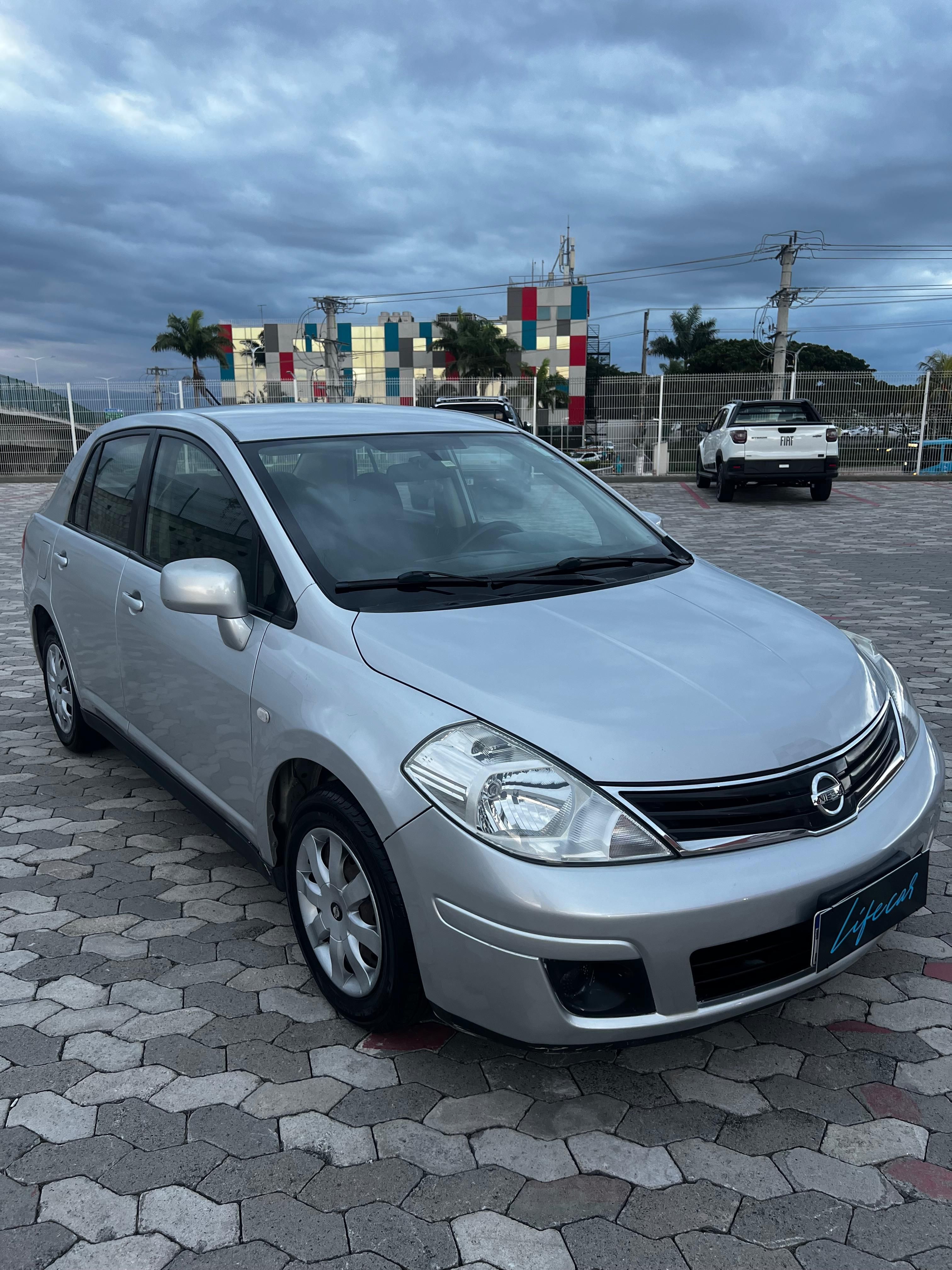 Nissan Tiida Sedan