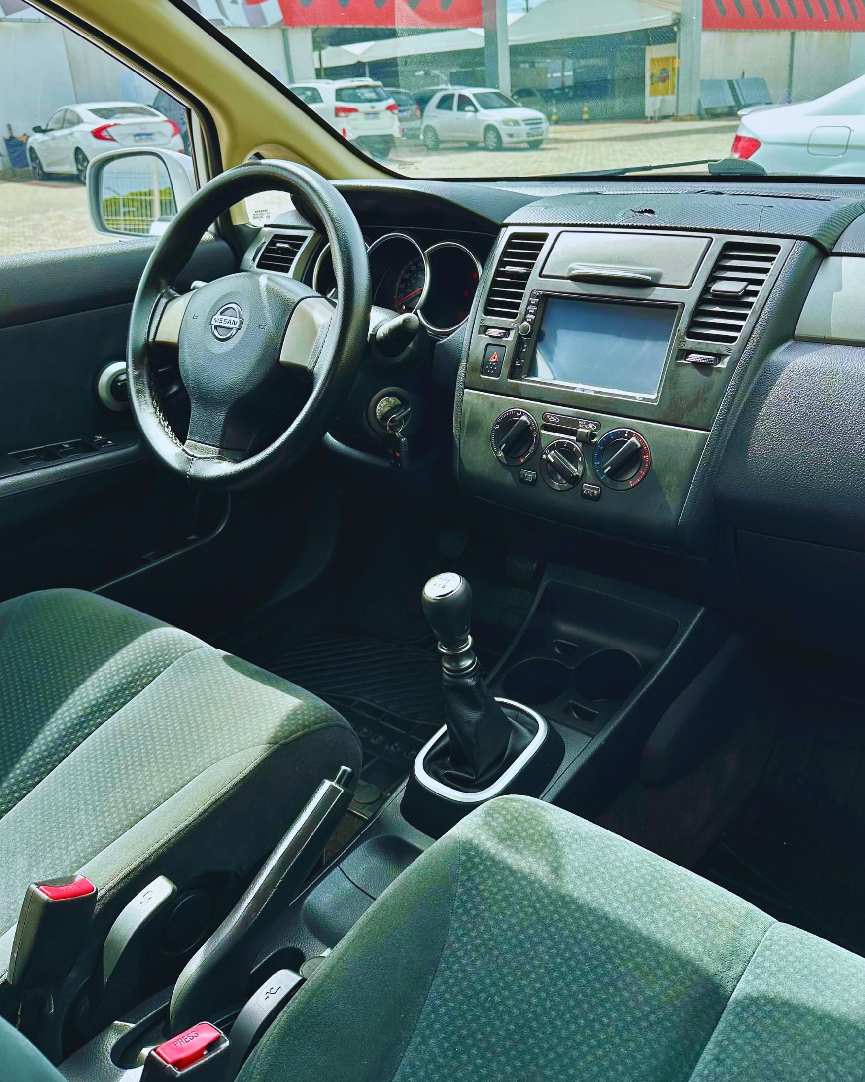 Nissan Tiida Sedan
