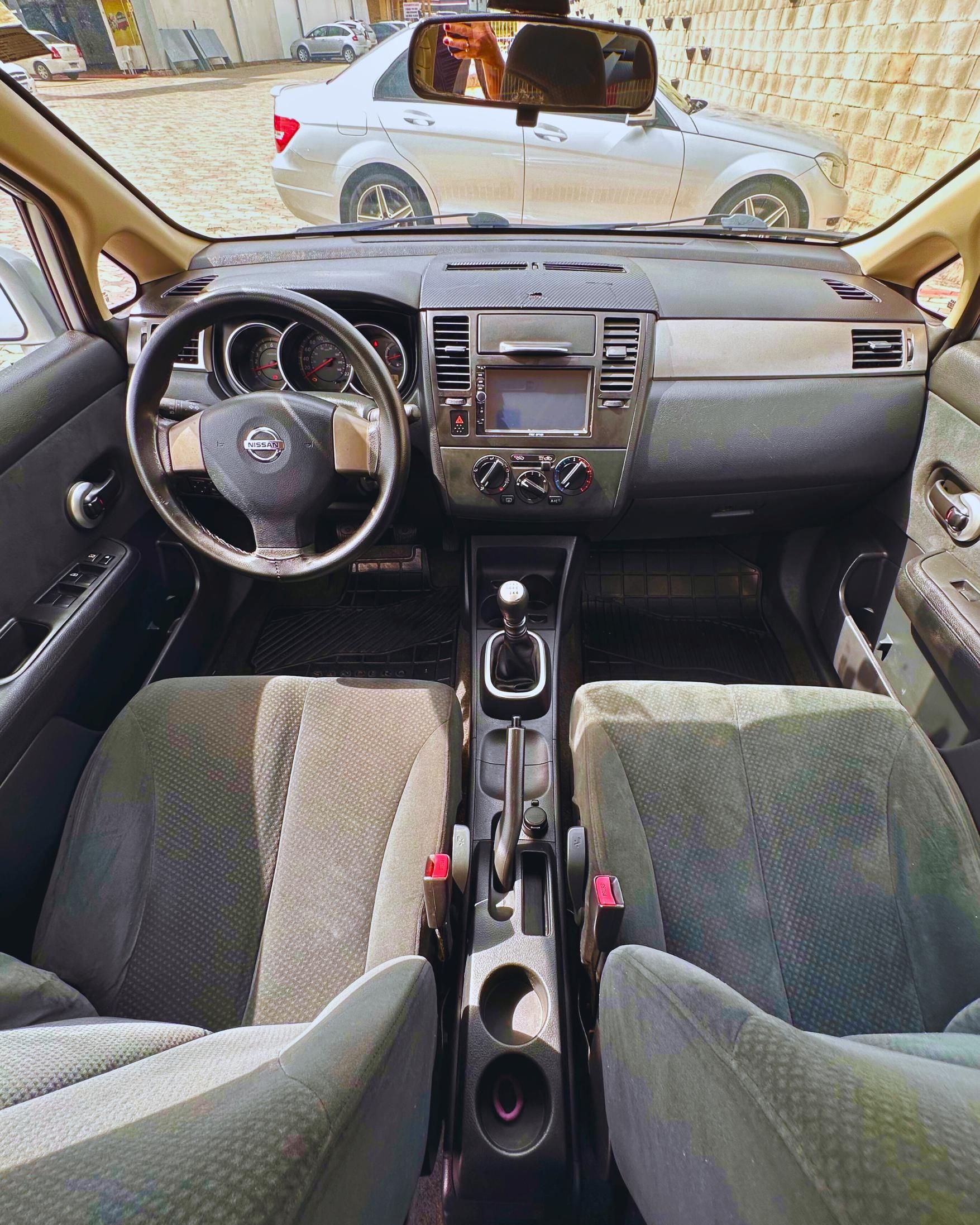 Nissan Tiida Sedan