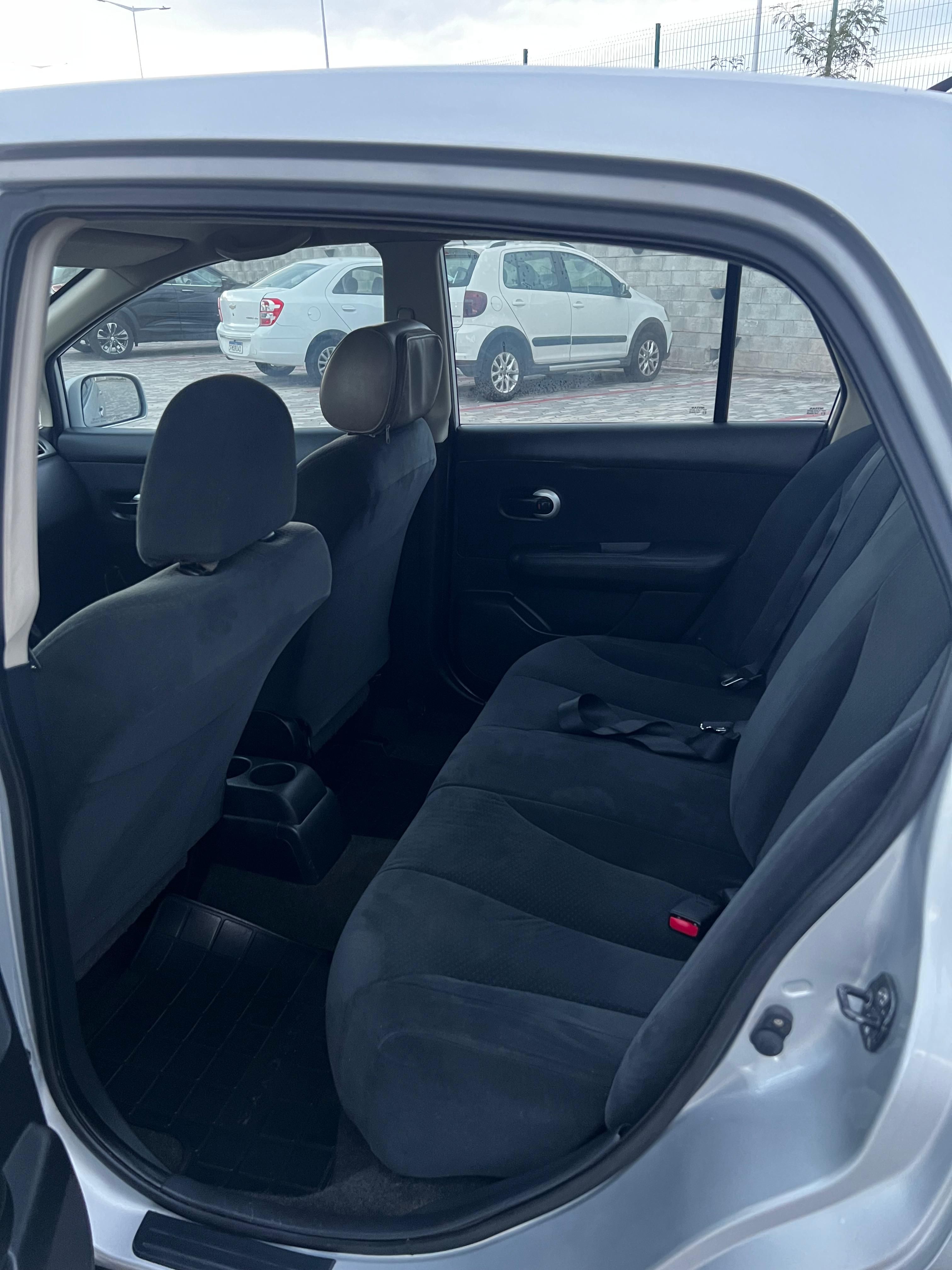 Nissan Tiida Sedan