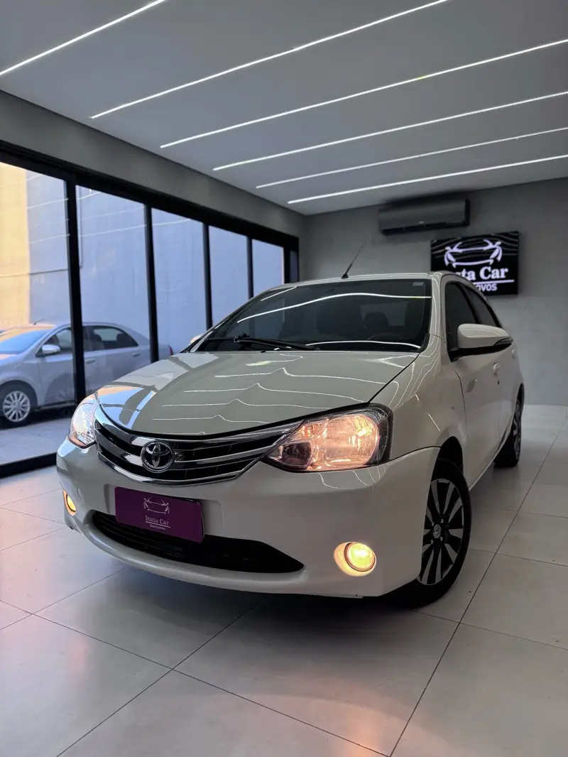 Toyota Etios Sedan Platinum 1.5 (Flex)