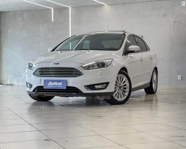 Carro Ford Focus Hatch 2016 Titanium Plus 2.0 PowerShift