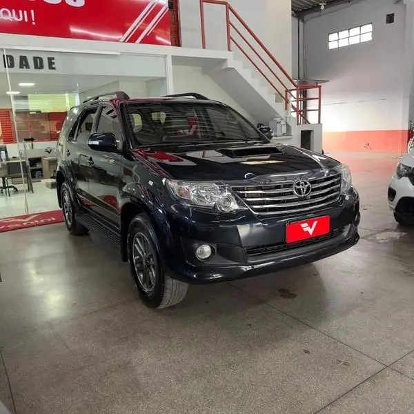 Carro Toyota Hilux SW4 2013 SRV 3.0 TDI 4X4 (5 Lugares)