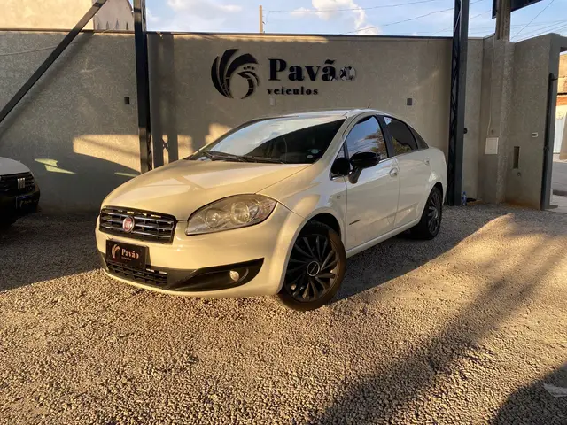 Carro Fiat Linea 2016 Essence 1.8 16V (Flex)