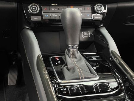 Commander Limited 1.3 T270