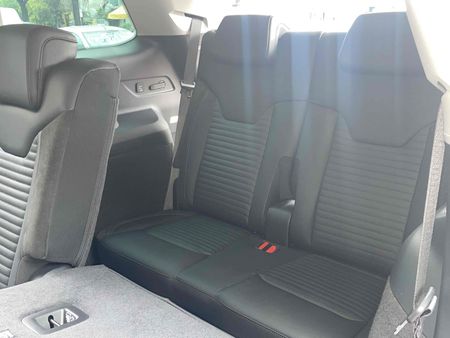 Commander Limited 1.3 T270