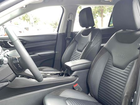 Commander Limited 1.3 T270