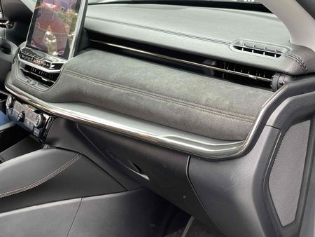 Commander Limited 1.3 T270