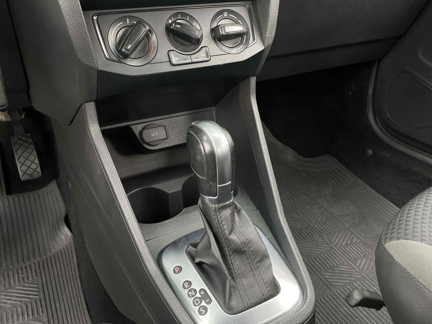 Volkswagen Voyage