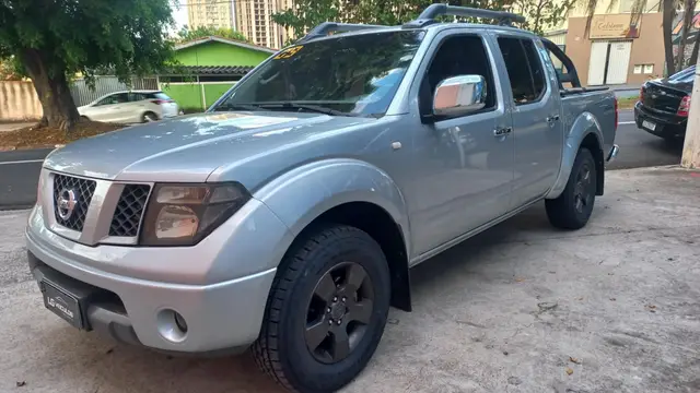 Carro Nissan Frontier 2009 LE 4x4 2.5 16V (cab. dupla) (aut)