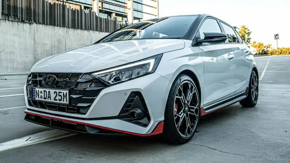 Hatch esportivo traz receita mais afiada na preparação e câmbio manual