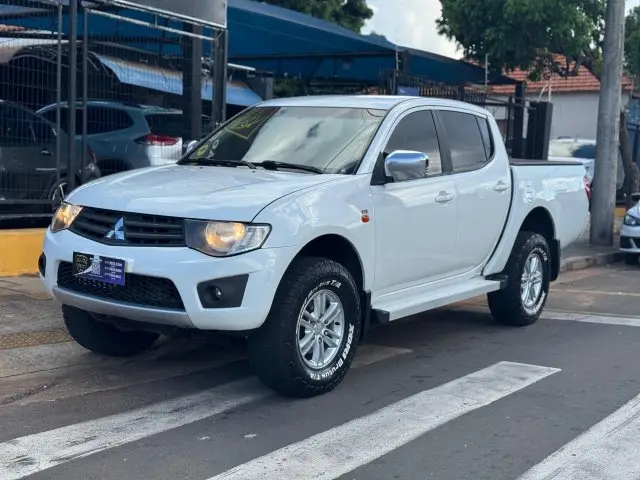 Carro Mitsubishi L200 Triton 2014 3.2 Di-D 4x4 GLX