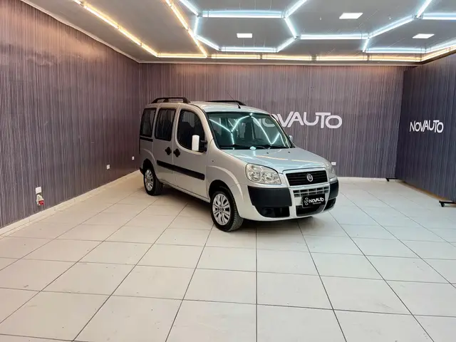 Carro Fiat Doblò 2016 Essence 1.8 16V (Flex)