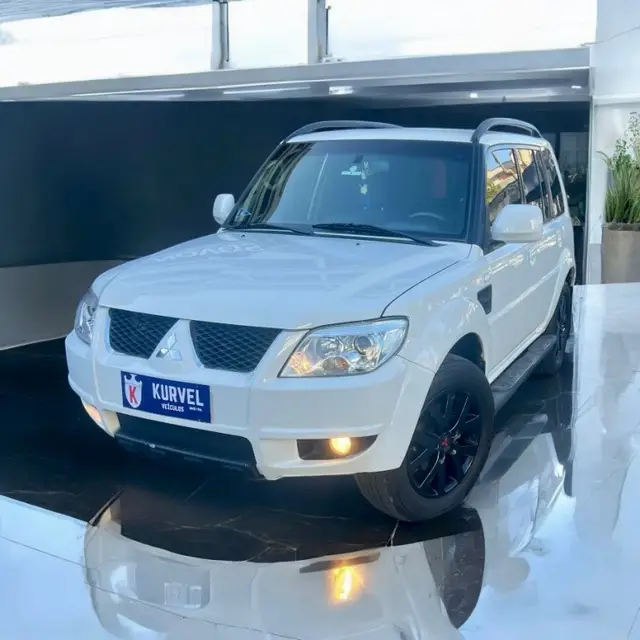 Carro Mitsubishi Pajero TR4 2014 2.0 16V 4x2 (Flex) (Aut)