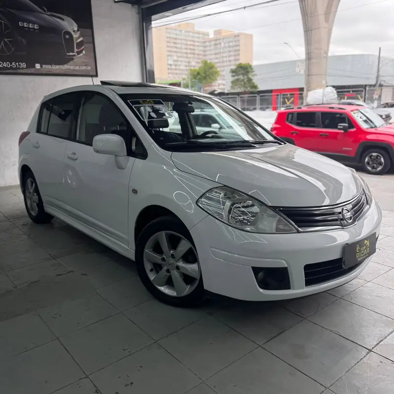 Nissan Tiida SL 1.8 (flex) (aut)