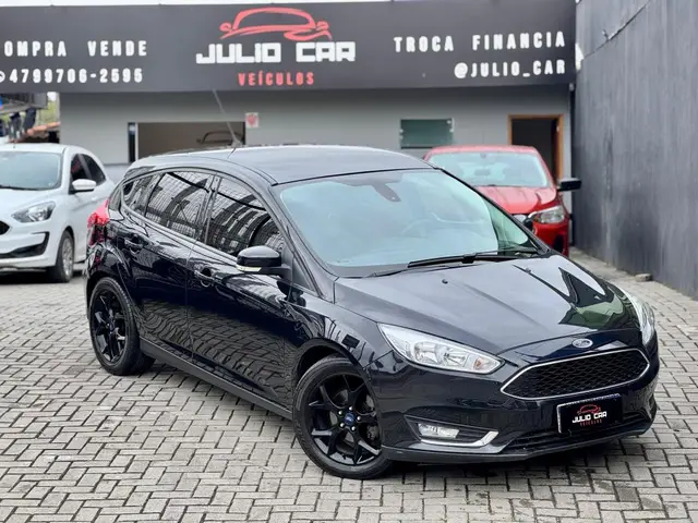 Carro Ford Focus Hatch 2017 SE Plus 2.0 PowerShift